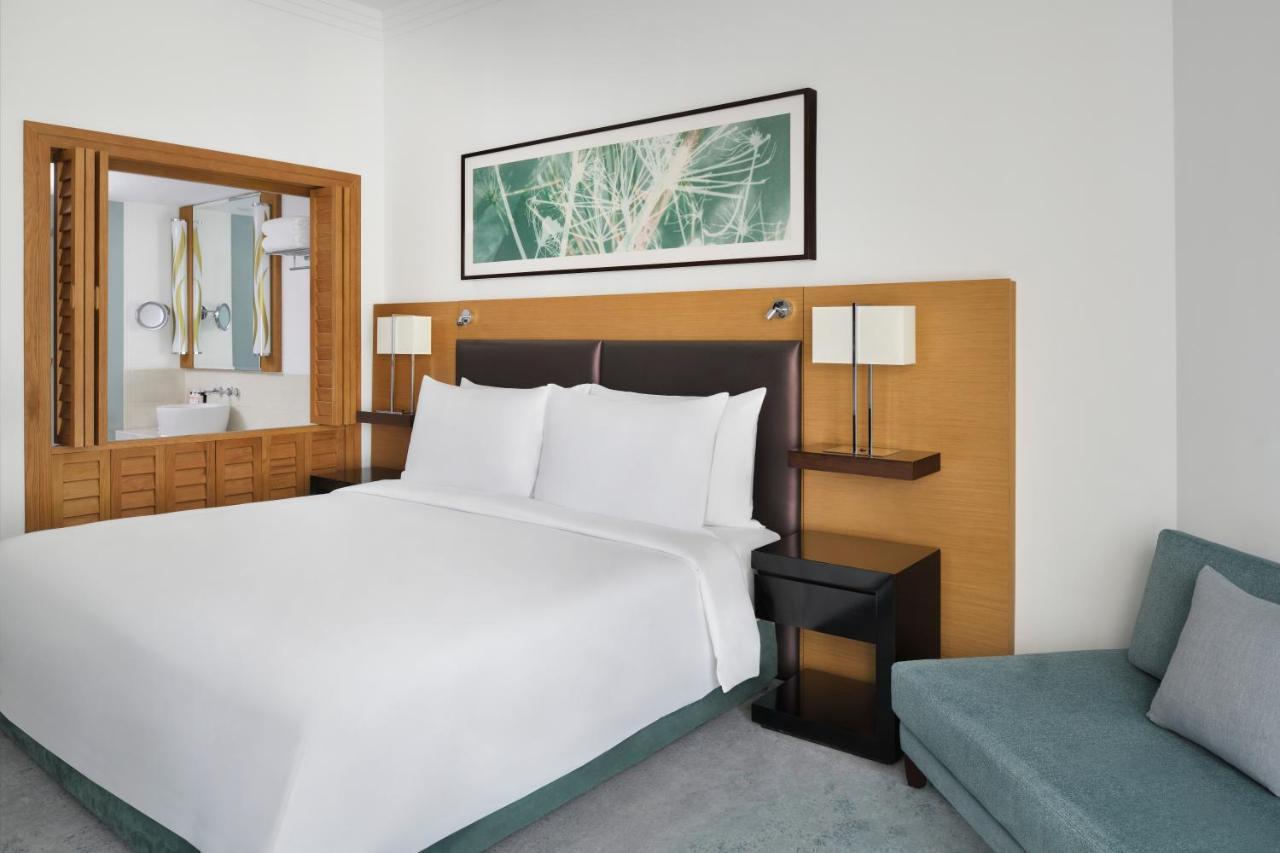 Hébergement Exécutif Lit King-Size avec Balcon, Accès au Salon, Petit-Déjeuner, Rafraîchissements, Boissons et Canapés en Soirée