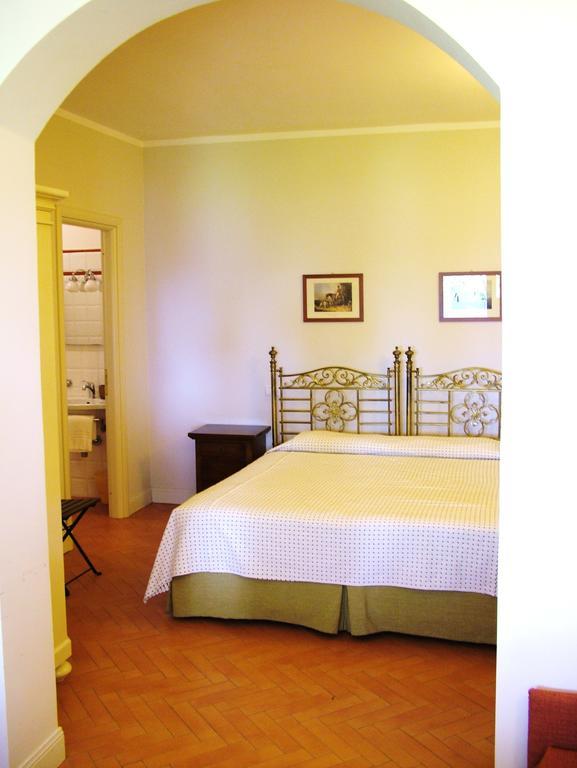 Hébergement Exécutif Lit King-Size - Vue Partielle sur Mer avec Balcon, Accès au Salon, Petit-Déjeuner, Rafraîchissements, Boissons et Canapés en Soirée