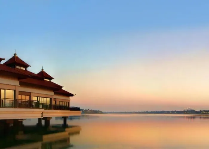 Luxury 5-Star Palm Resort