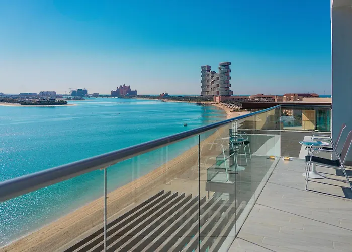 Jacuzzi hotel: C Central Hotel And Resort The Palm