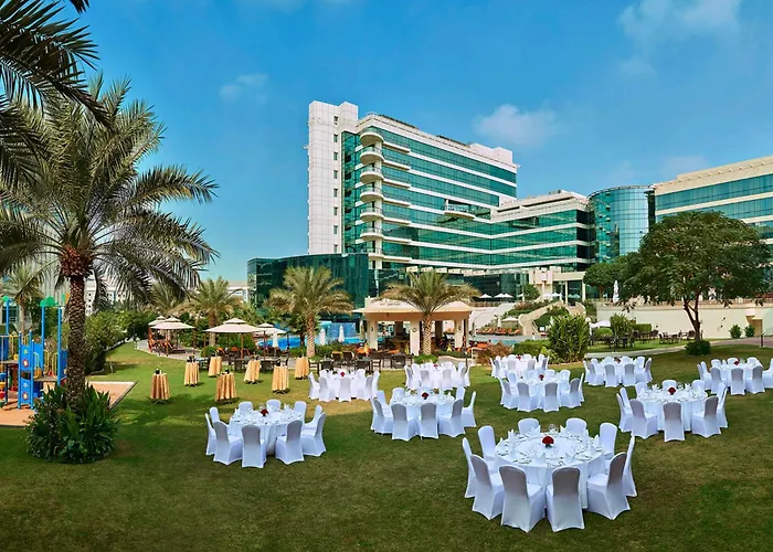 Hotel with pool: Copthorne Airport Hotel Dubai