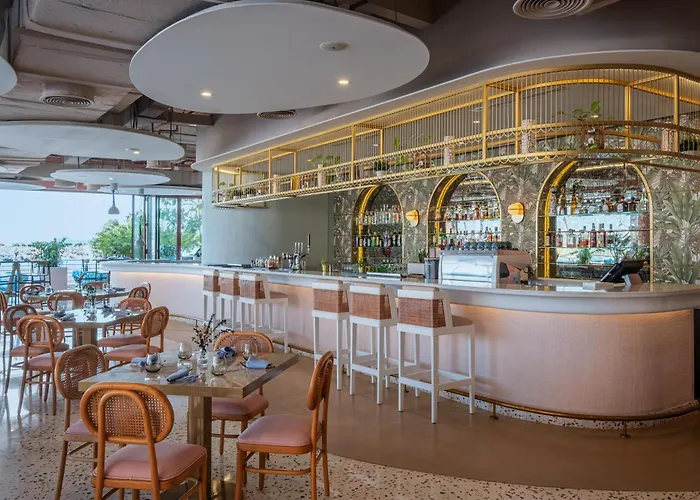 Andaz Dubai The Palm, By Hyatt